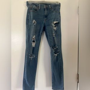 Aeropostale size 4 short skinny jeans. Stretchy and gently used